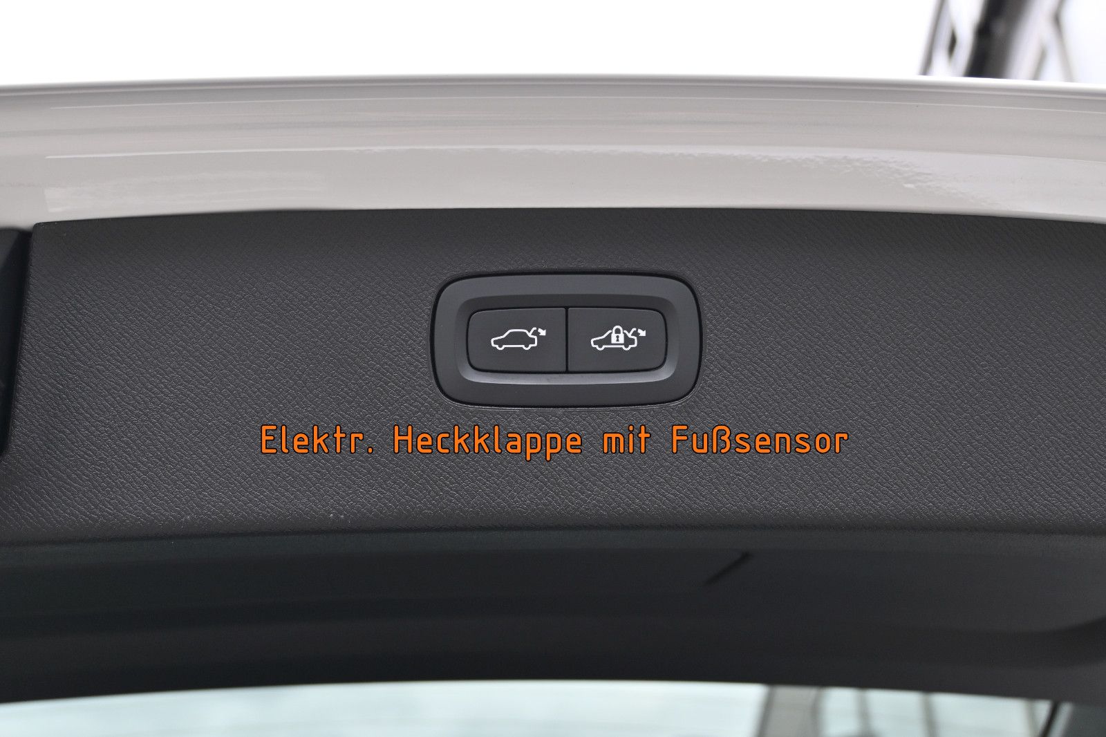 Fahrzeugabbildung Volvo XC90 T8 AWD Re Ultimate Bright °B&W°FOUR-C°VOLL!