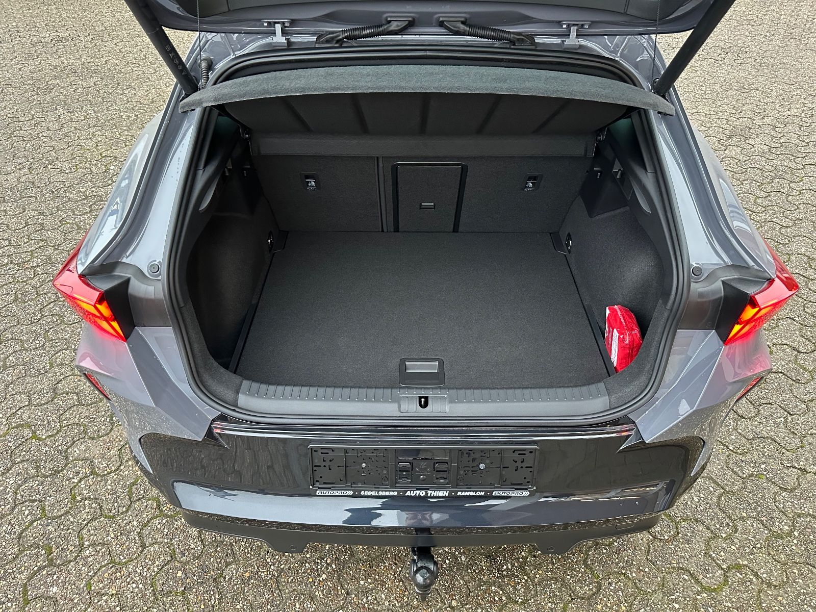 Fahrzeugabbildung CUPRA Formentor 1.5 eTSI DSG Pano/AHK/ACC/Navi/360°