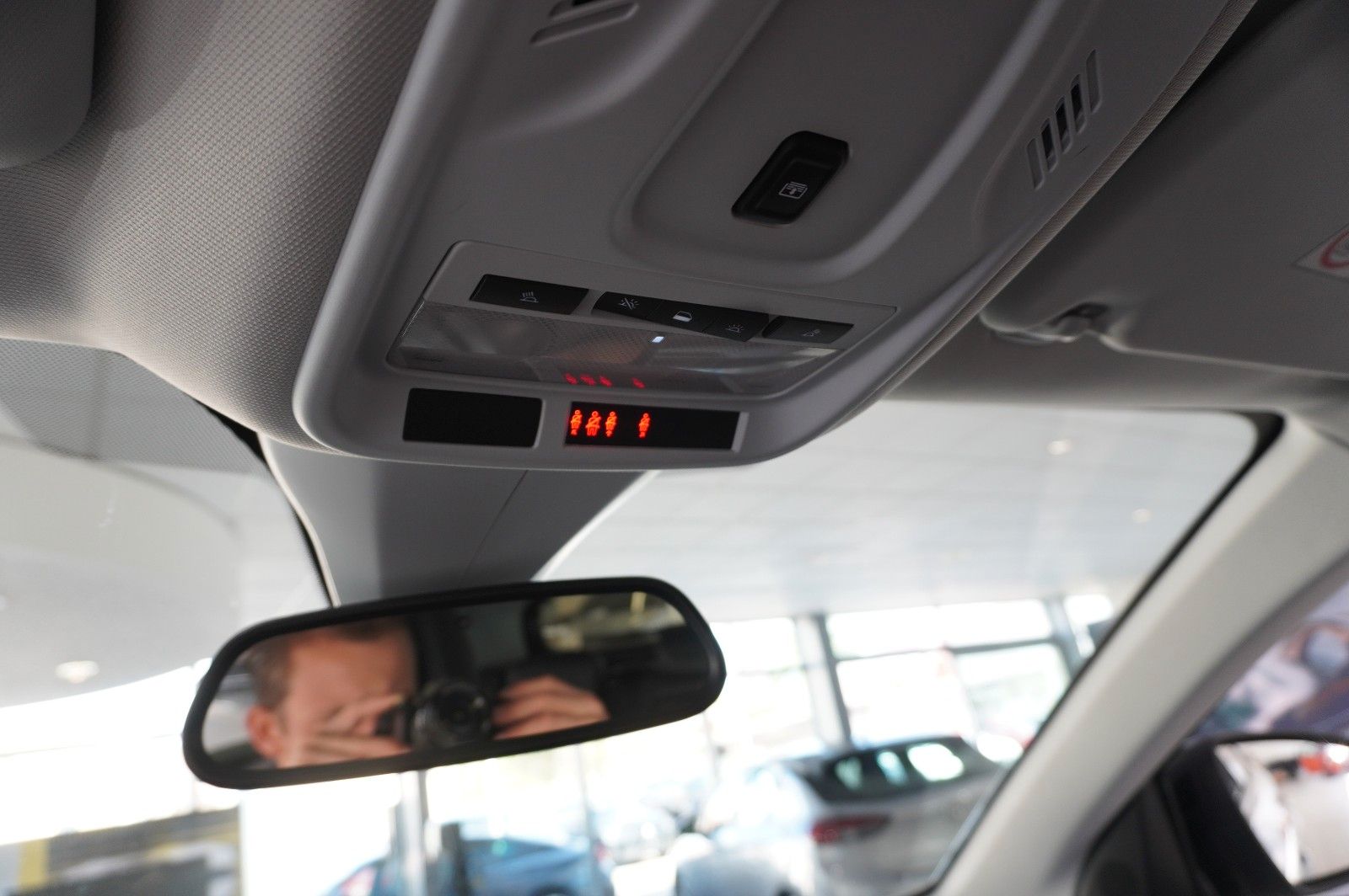 Fahrzeugabbildung Opel Grandland (X) 1.2T INNOV. NAVI/LED/KAMERA/PANO.