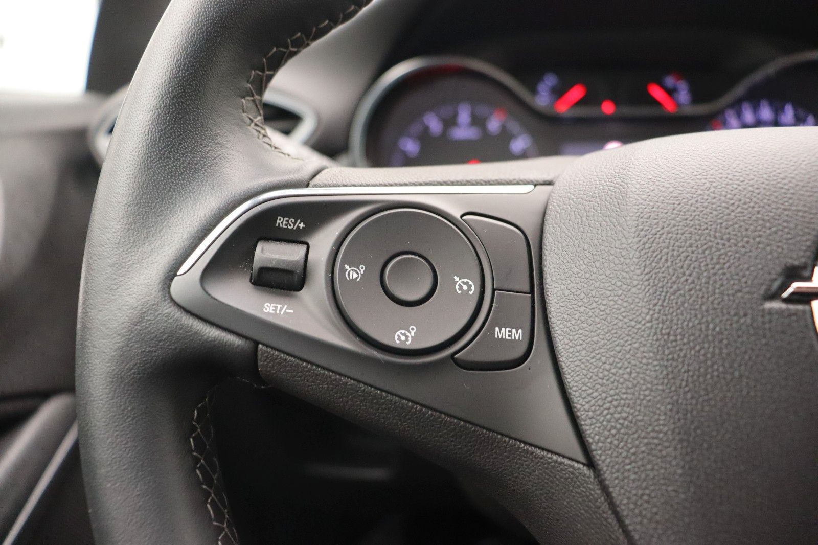 Fahrzeugabbildung Opel Crossland 1.2 Elegance NAVI LED KAMERA