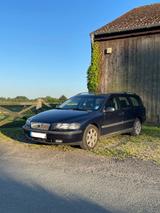 Volvo V70 2.4  zuverlässig, raumwunder - Volvo V70 mit Benzin-Antrieb: Kombi, R