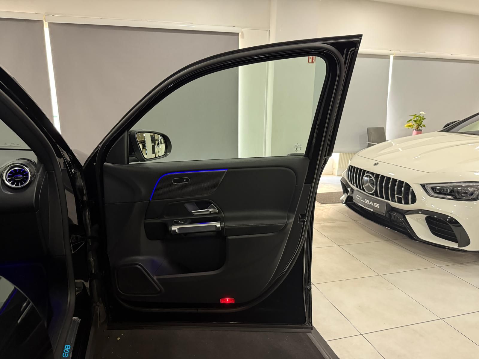 Mercedes-Benz EQB 250 AMG-LINE 7-SITZER HUD LEDER KAMERA LED foto 24