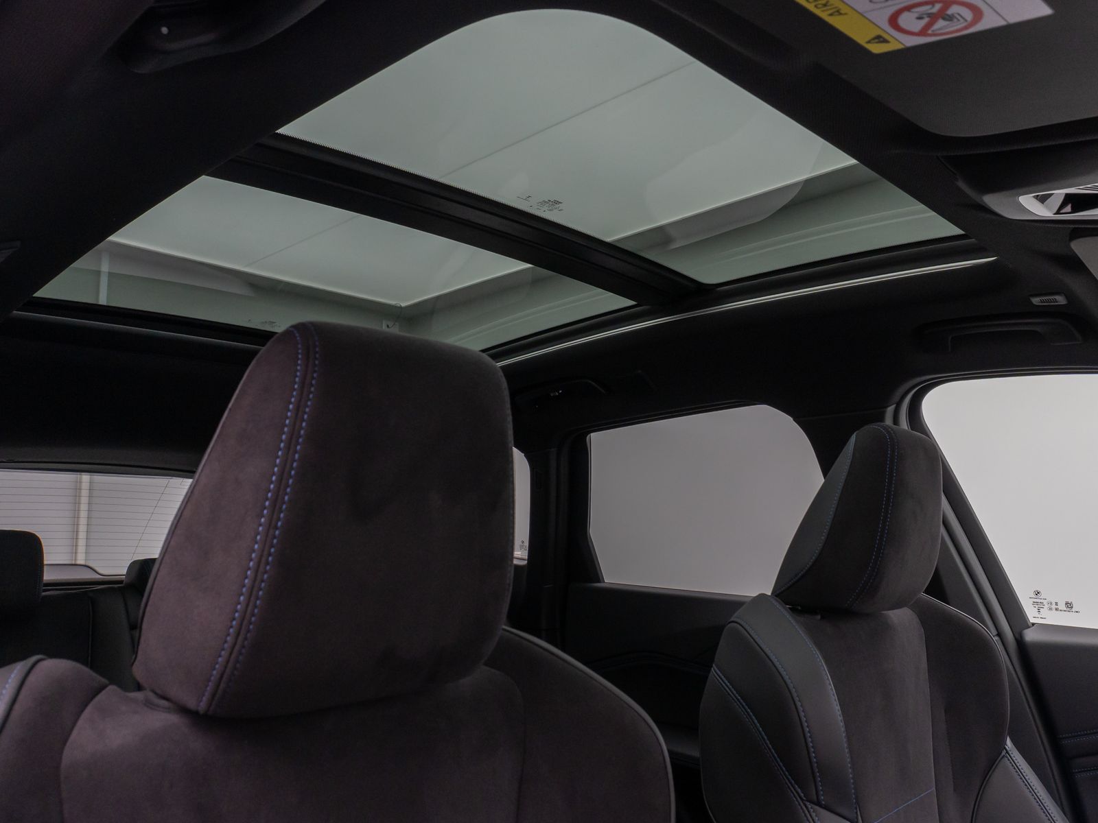 Fahrzeugabbildung BMW iX1 xD30 M Sport Panoram 360°HUD DAB AHK Komfort