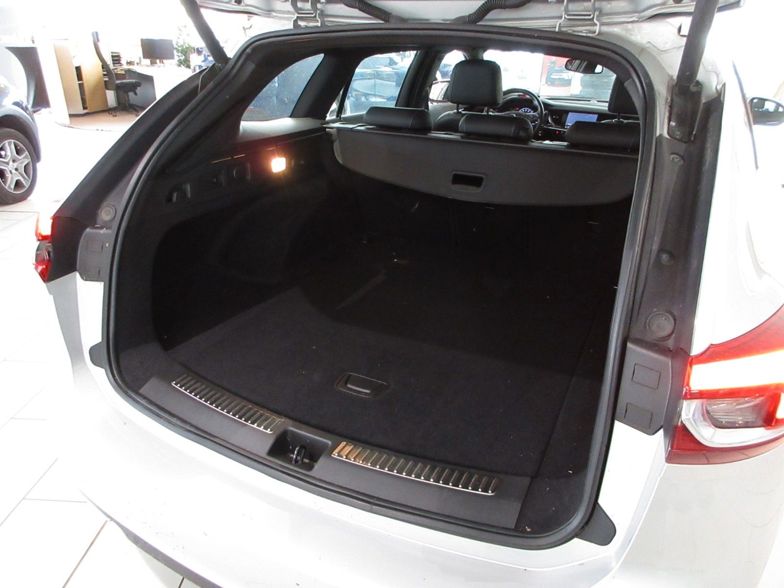 Fahrzeugabbildung Opel Insignia B ST 2.0D B.Elegance LED/SHZ/LHZ/R´CAM