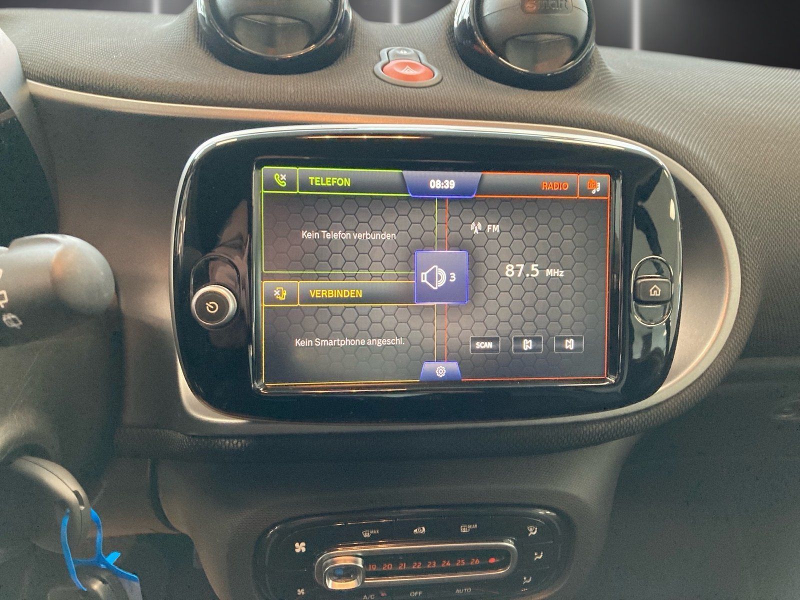 Fahrzeugabbildung Smart smart EQ fortwo Exclusive*Pano*LED*Kamera*22kW*