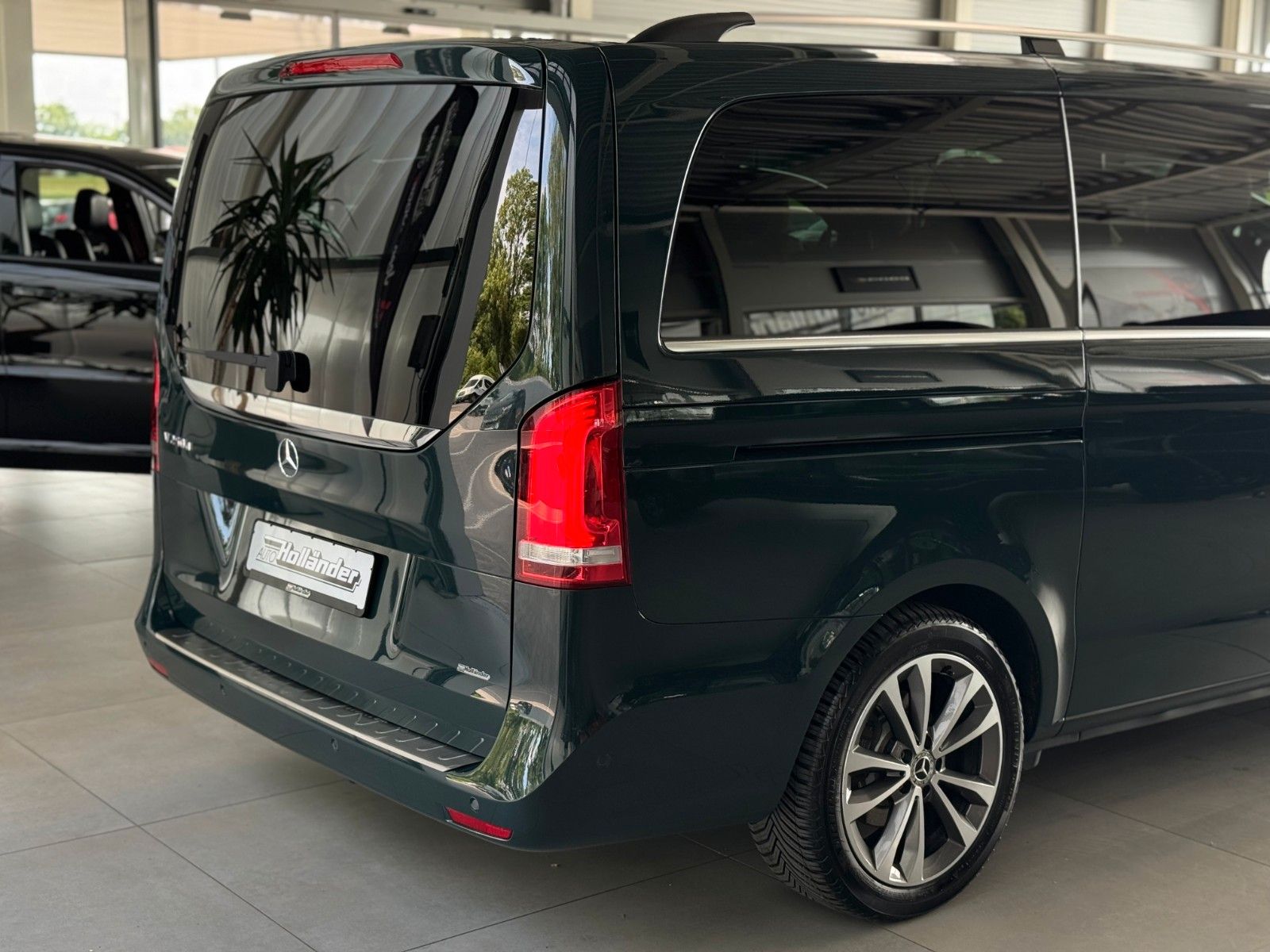 Fahrzeugabbildung Mercedes-Benz V-Klasse V 250d AVANTGARDE EDITION lang "AHK"