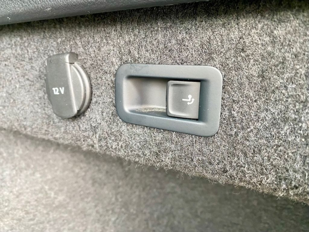 Fahrzeugabbildung Volkswagen Passat Variant 2.0 DSG Elegance AHK GZJR KAMERA