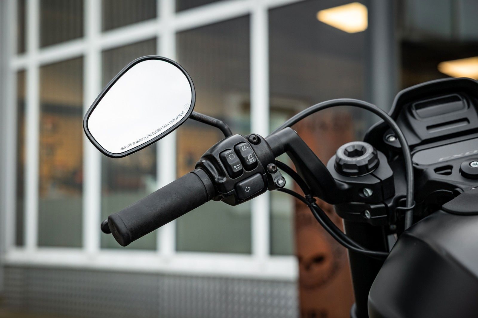 Fahrzeugabbildung Harley-Davidson FXDRS 114 CUI - KESSTECH - SEITLICHER KZH