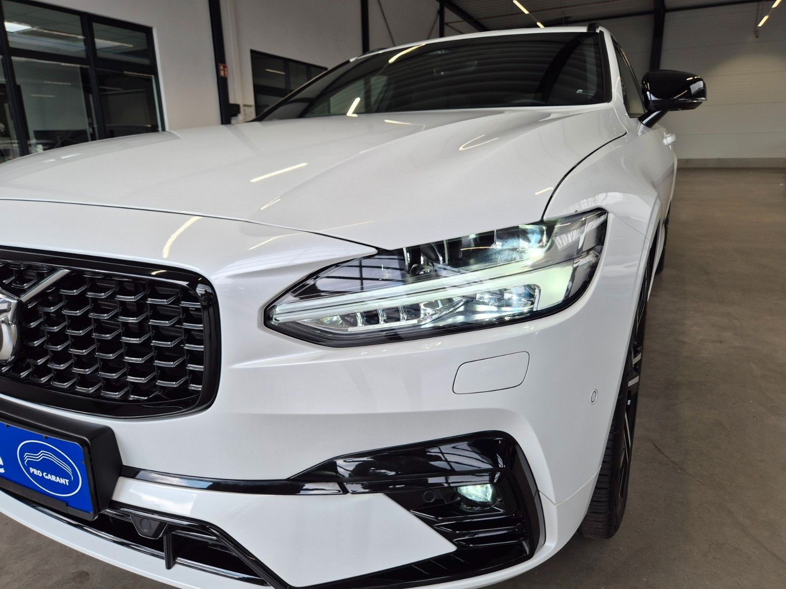 Volvo V90 B4 2.0d ULTIMATE DARK LEDER NAV LED PANO ACC foto 23