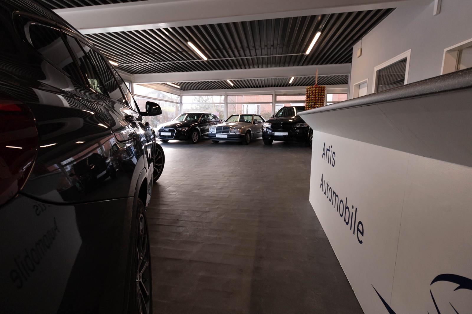 showroom-image-top
