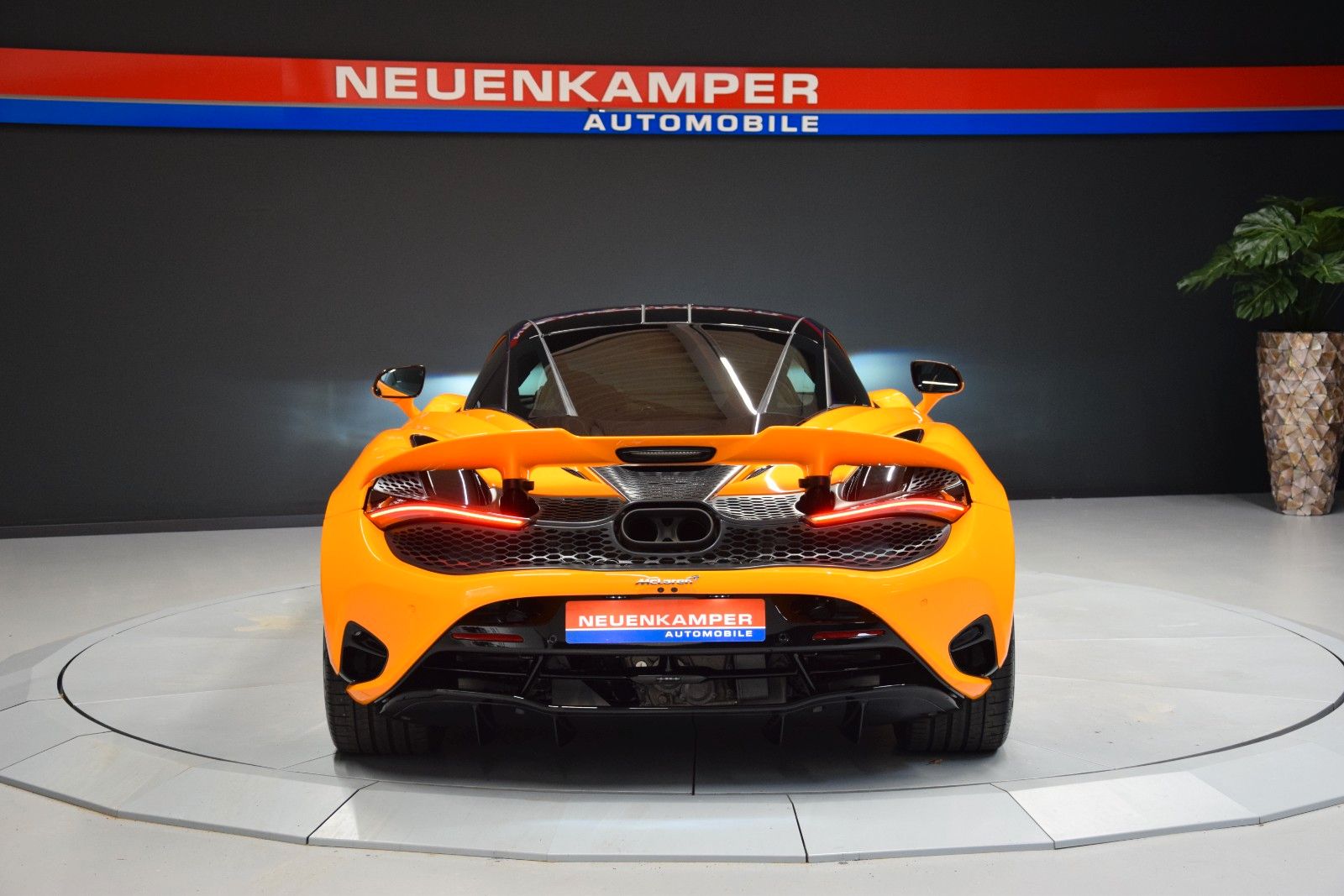 Fahrzeugabbildung McLaren 750S Black Pack / Lift Schale B&W Aero Kamera