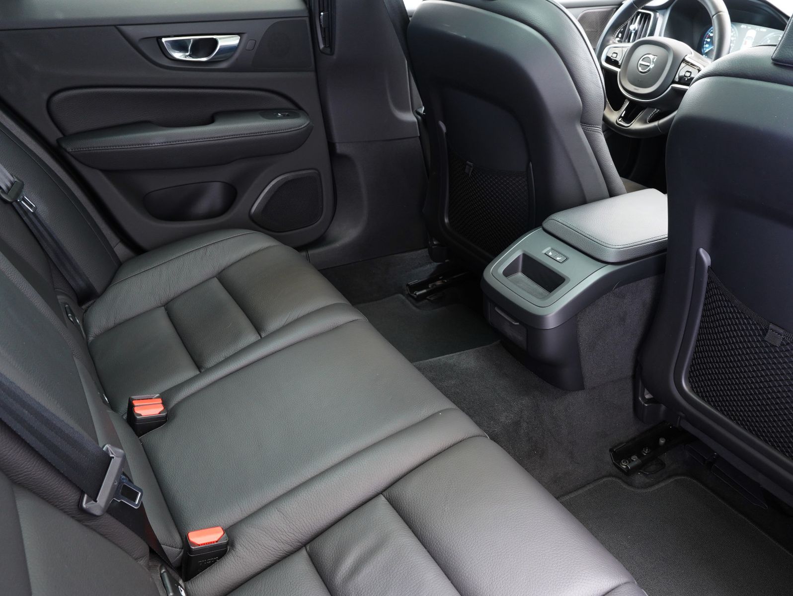 Fahrzeugabbildung Volvo V60 D4 AWD Inscription BLIS/INTELLISAFE/PANORAMA