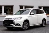 Mitsubishi Outlander 2.4 PHEV Spirit 4WD*Navi*Alcantara*AHK - Mitsubishi Outlander Gebrauchtwagen in Dresden