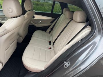 Mercedes E 220 - 12