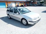 Volkswagen VW Golf 4 Variant TÜV neu, Klima, Sitzheiz... - Volkswagen Golf aus 2001: Kombi