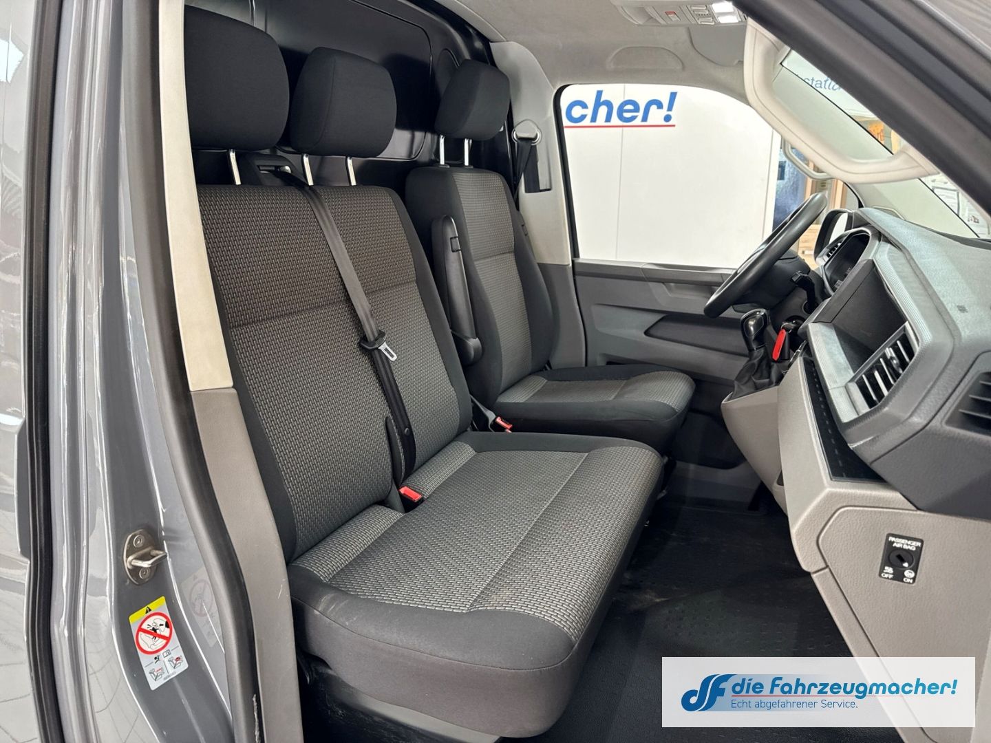 Fahrzeugabbildung Volkswagen Transporter T6.1 Kasten 4MOTION AHK DAB Induktio