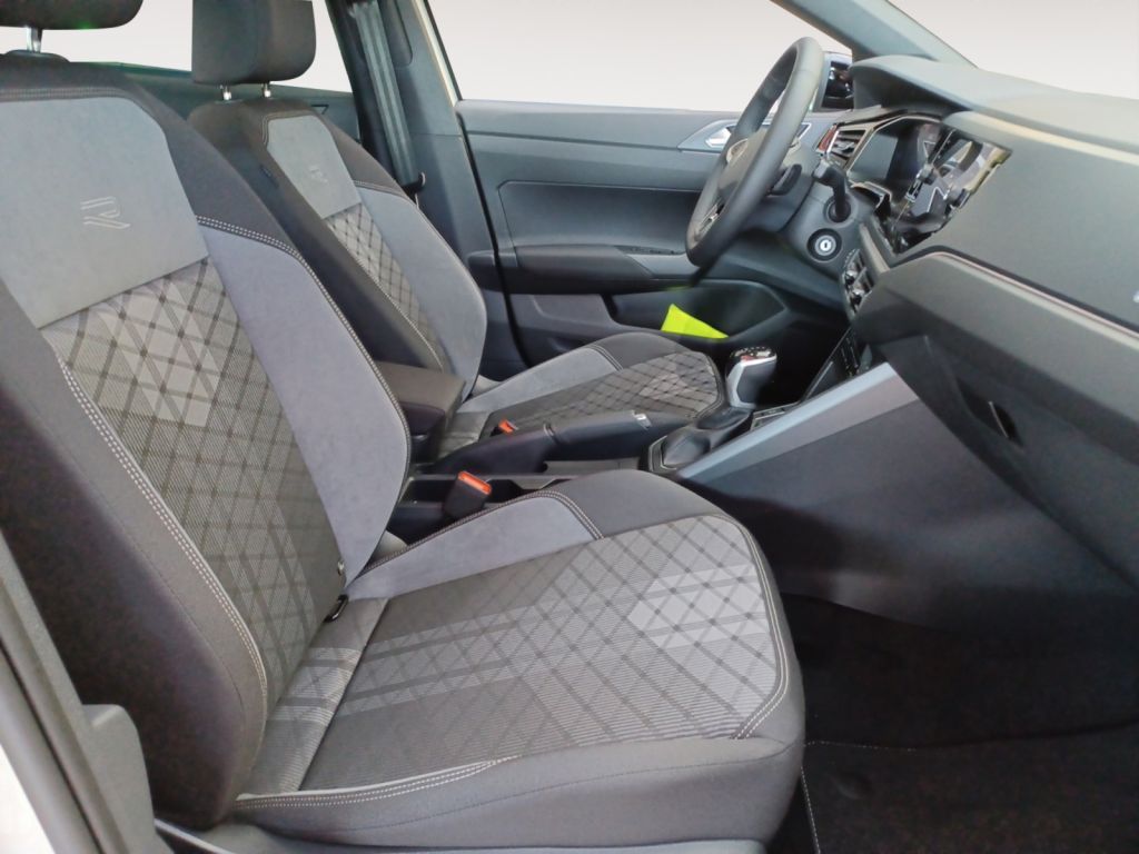 Fahrzeugabbildung Volkswagen Taigo 1.0 TSI DSG R-Line Black Style Navi, AHZV