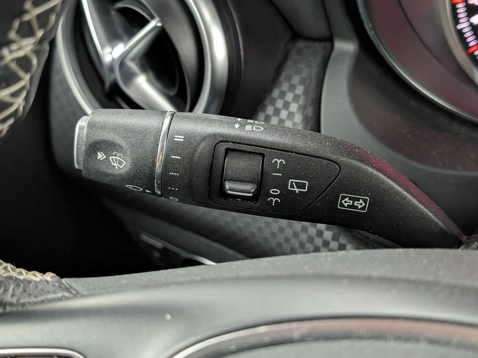 MERCEDES-BENZ A 180 1.6 Urban Navi LED Klima SHZ – Bild 34