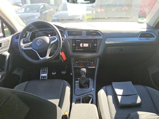 Volkswagen Tiguan 1.5 TSI ACTIVE AHK PDC LED SITZHZG