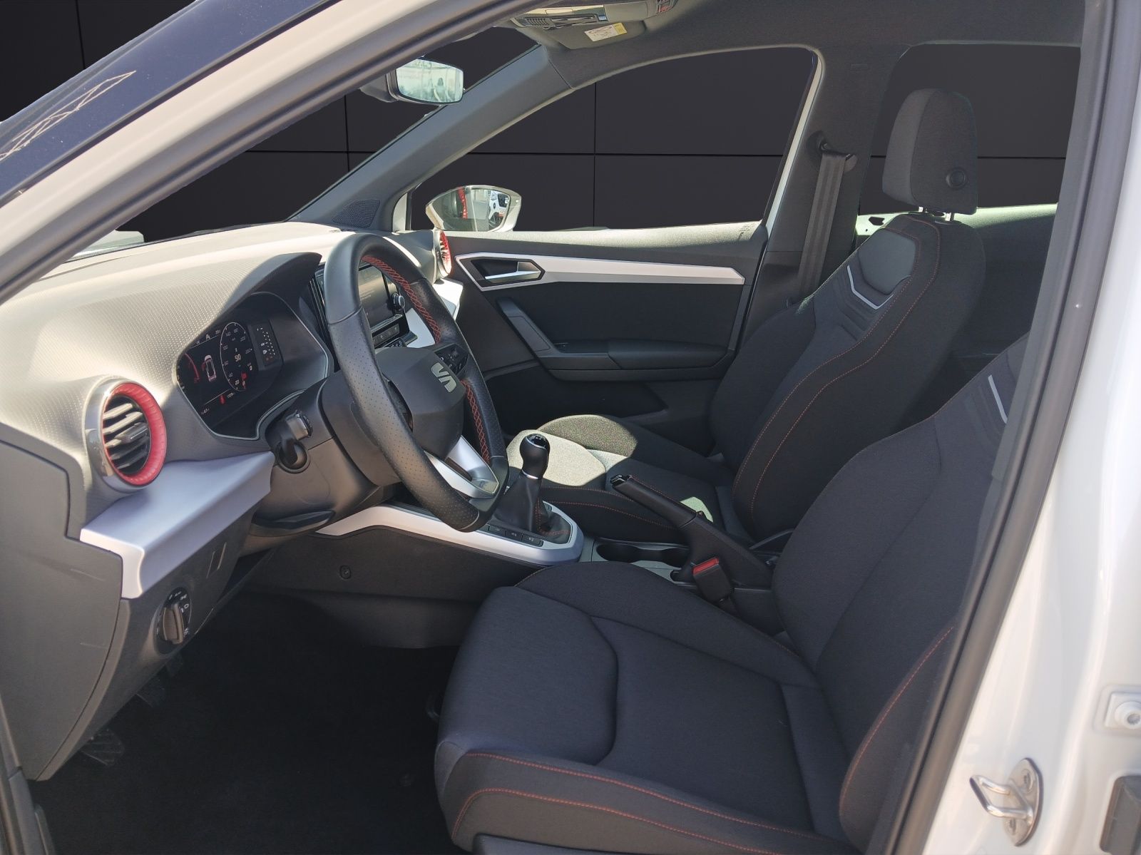 Fahrzeugabbildung SEAT Arona TSI FR-Line LED AID GRA PDC SH LM