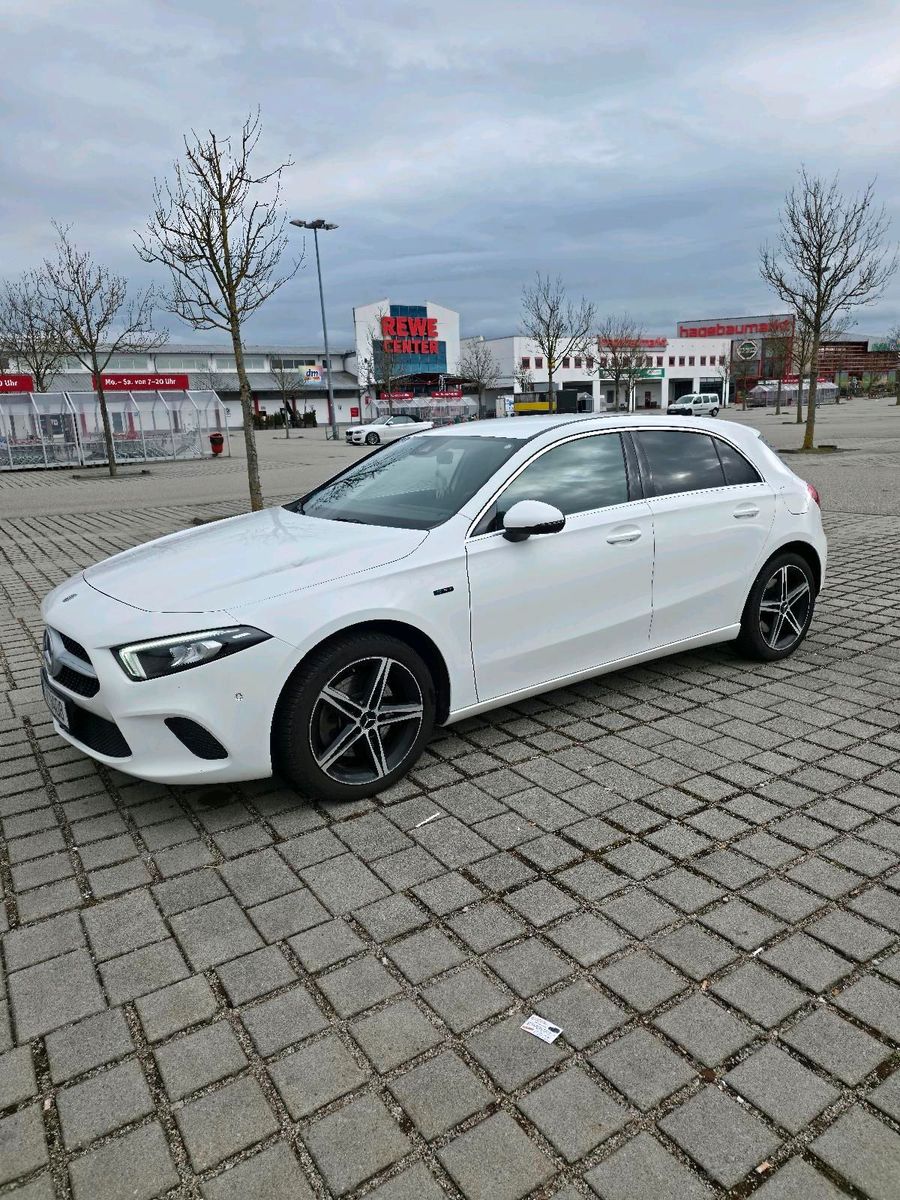 MERCEDES-BENZ Mercedes A 250e Edition 19