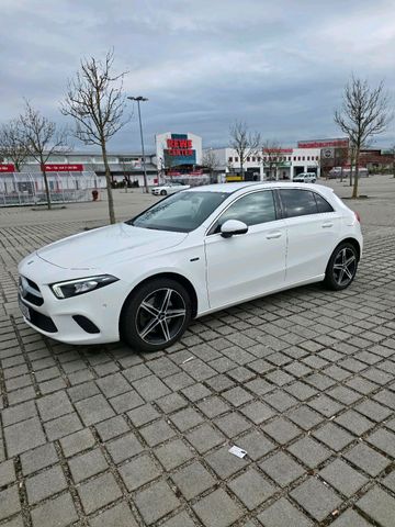 MERCEDES-BENZ Mercedes A 250e Edition 19