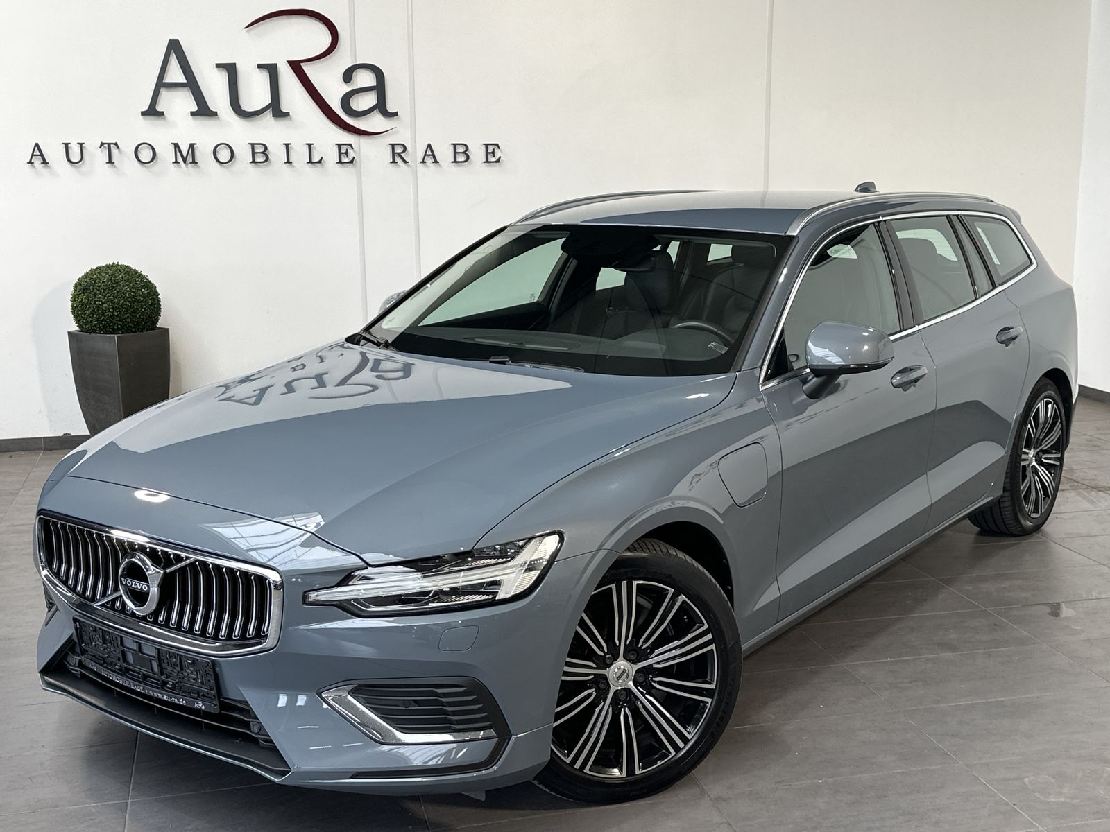 Fahrzeugabbildung Volvo V60 T6 AWD Recharge Inscription NAV+LED+ACC+AHK