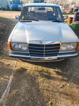 Mercedes-Benz Mercedes w123 240 D TÜV neu Oldtimer Gutac... - Mercedes-Benz 240: W123