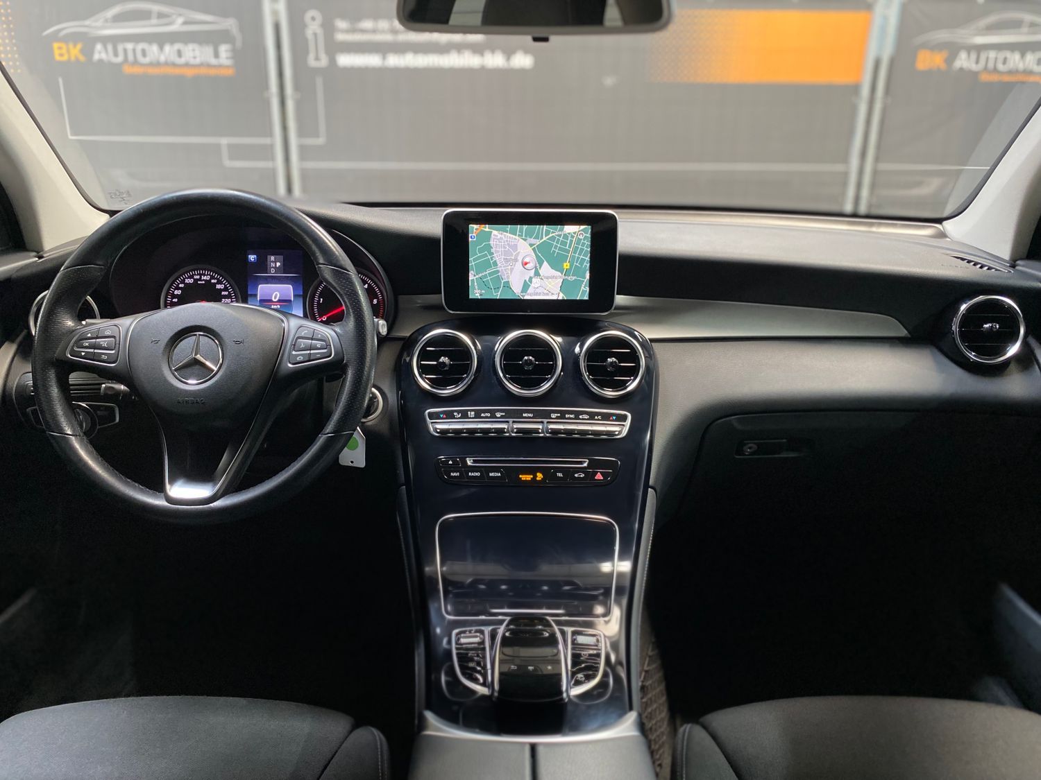 Fahrzeugabbildung Mercedes-Benz GLC 220 d 4Matic #LED#Navi#Kamera#Tempo#PDC#SHZ