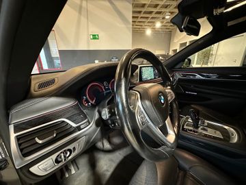BMW 750 - 10