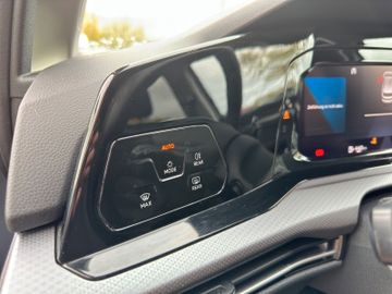 Fotografie des VW Golf VIII Active Navi LED