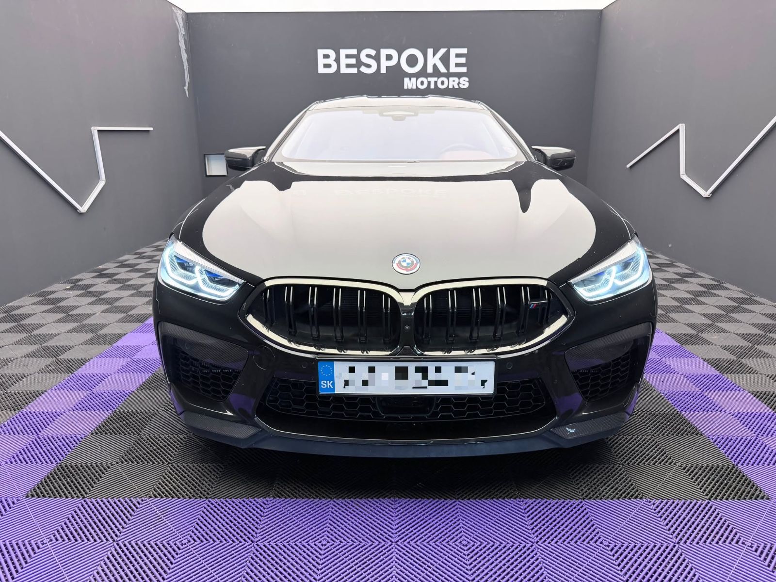 BMW M8 Competition- Full carbon- B&W-