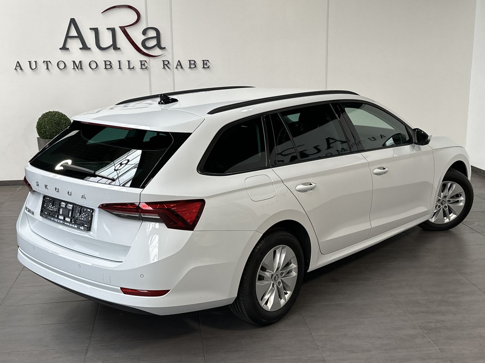Fahrzeugabbildung SKODA Octavia Combi 2.0 TDI DSG Ambition NAV+LED+ACC