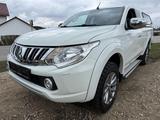 Mitsubishi L200 Plus Club Cab 4WD Anhängerlast 3500kg - Mitsubishi L200: Club