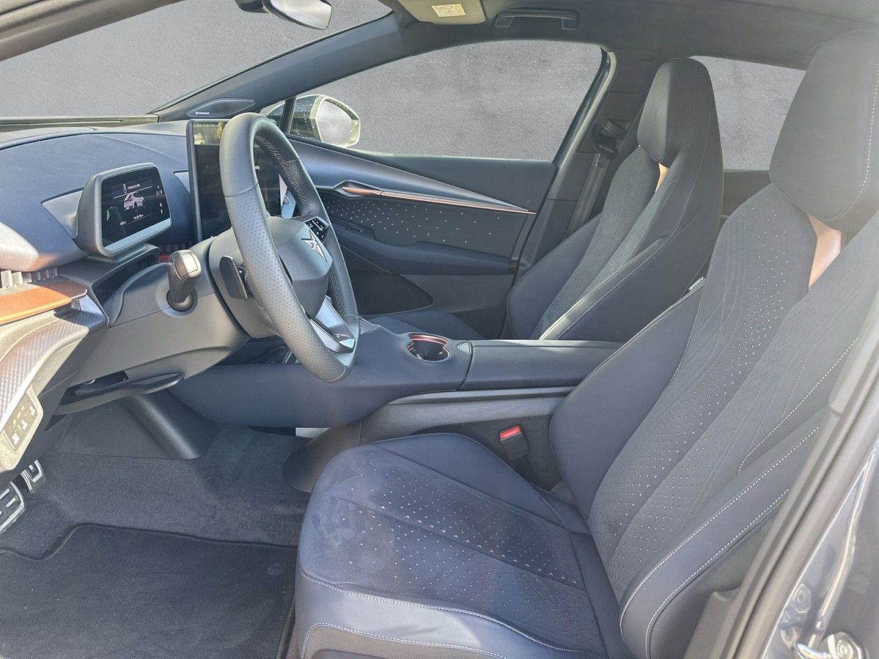 Fahrzeugabbildung CUPRA Tavascan VZ 4Drive 340 PS 77 kWh - mit KI generiert/bearbeitet