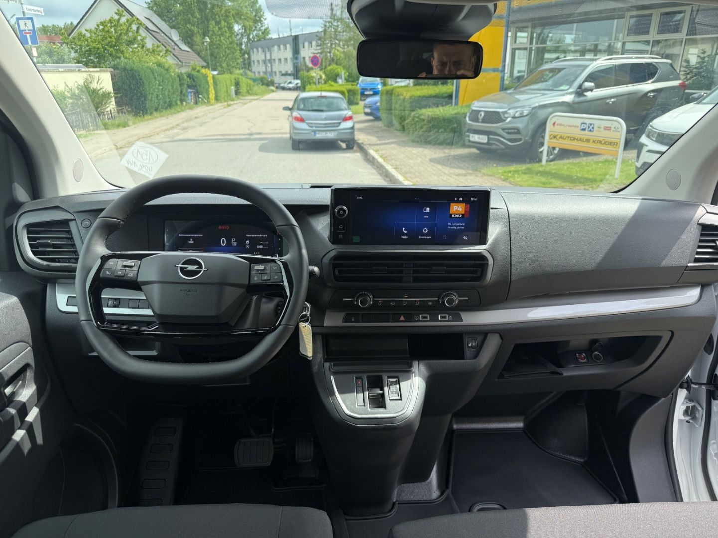 Fahrzeugabbildung Opel Vivaro 2.2 XL +SHZ+LHZ+Kamera+Laderaumschutz