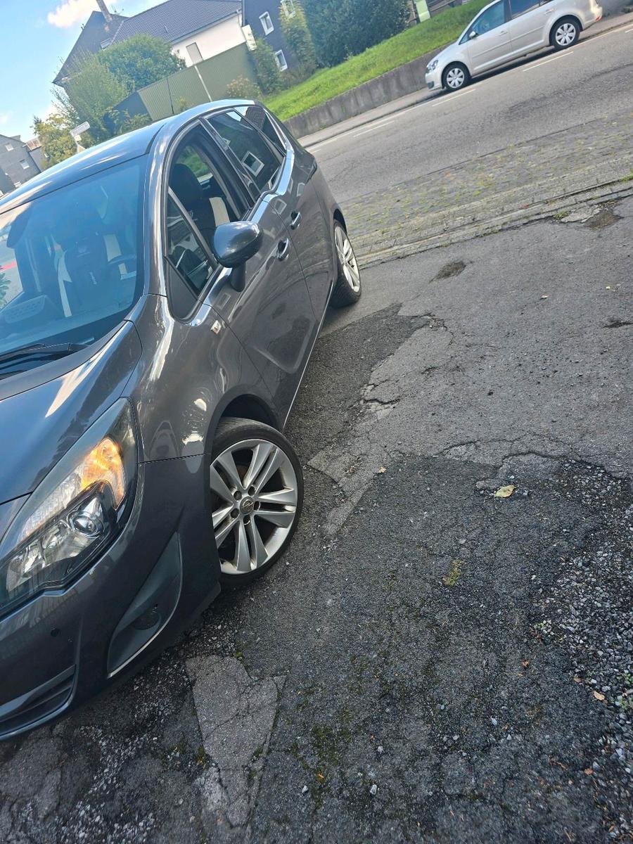 Opel Meriva 2011 — photo 11