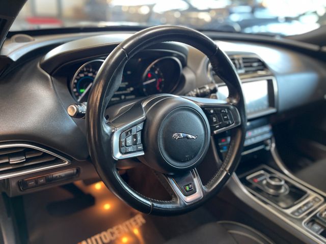 Jaguar XE R-Sport *BI-XENON*KAM*NAVI*TOUCH*LED*
