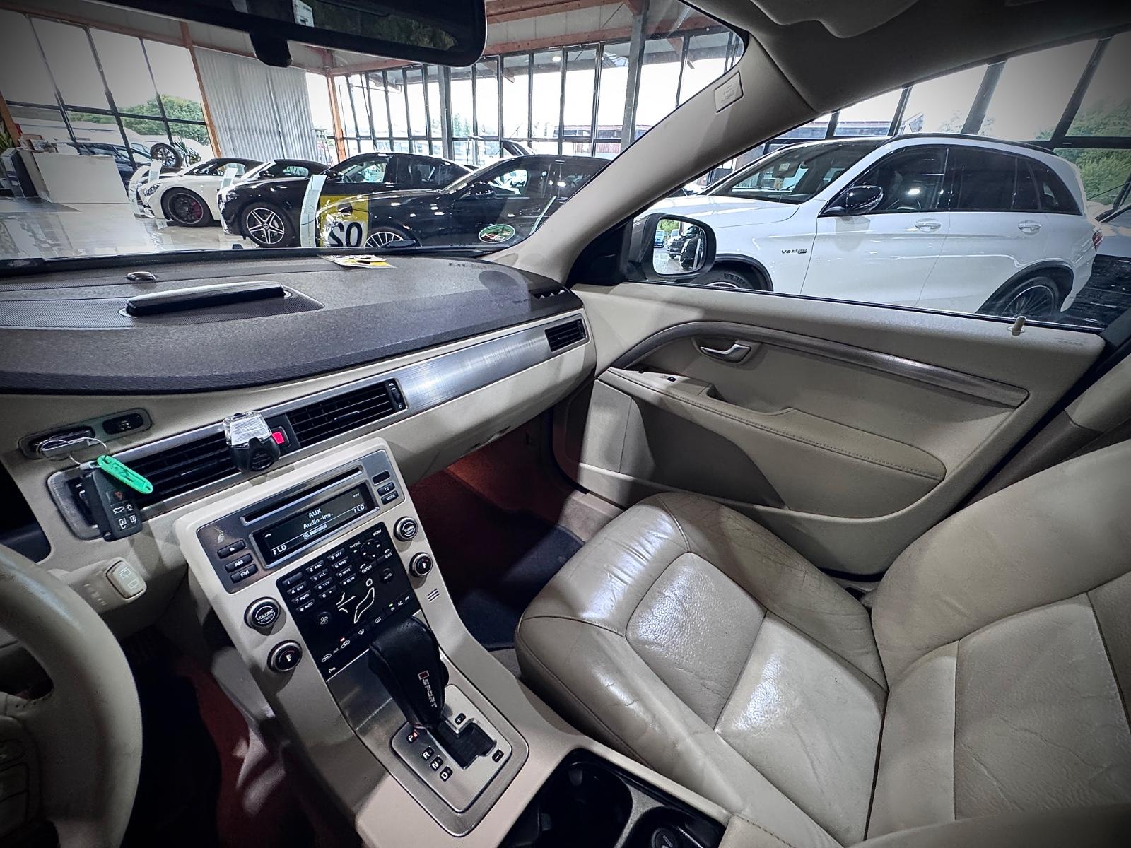VOLVO V70 - 2.0 l - 203 CV - BVA - CUIR
