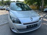 Renault Grand Scenic - Renault Grand Scenic aus 2011
