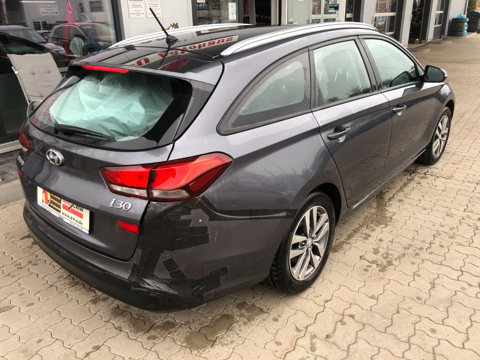 Fahrzeugabbildung Hyundai i30 cw Trend Heckschaden