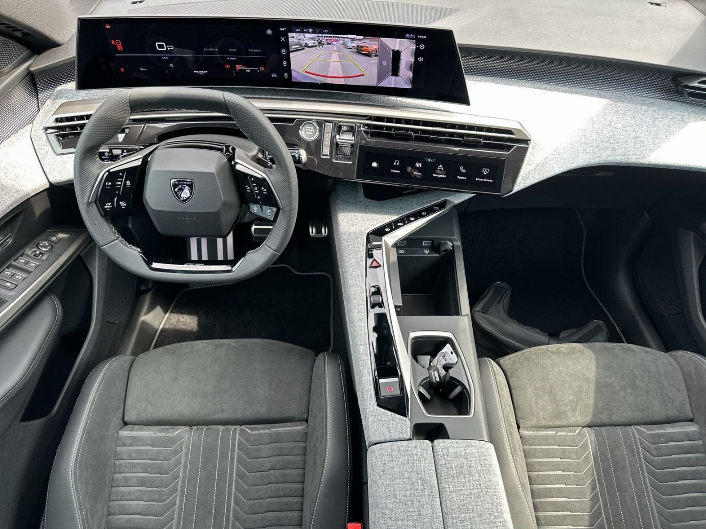 Fahrzeugabbildung Peugeot 5008 GT HYBRID 145 e-DSC6 AHK-abn. Navi ACC