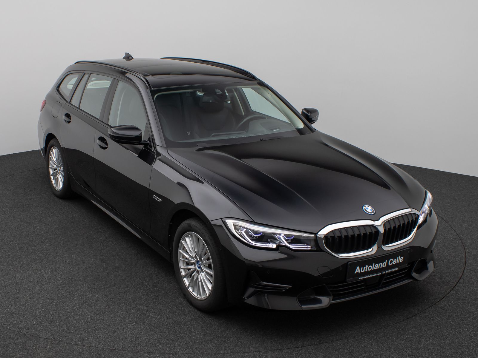 Fahrzeugabbildung BMW 330e xD SportLine Panorama Laser HUD DAB Komfort