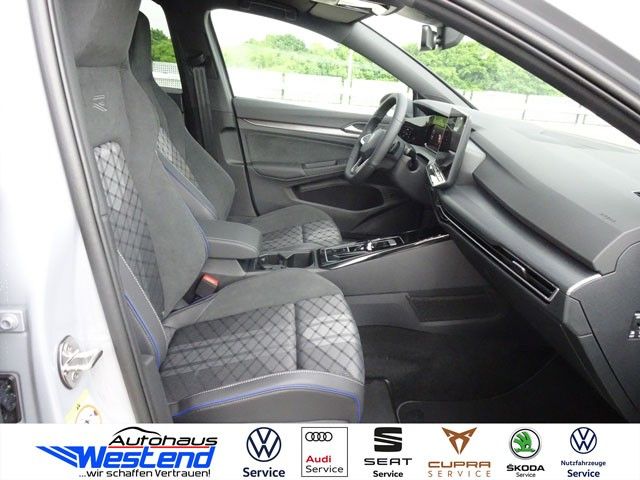 Fahrzeugabbildung Volkswagen Golf Variant R-Line 1.5l eTSI 110kW DSG AHK LED