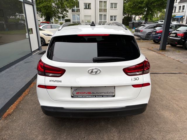 Fahrzeugabbildung Hyundai i30 cw Passion Automatik+CarPlay+Panorama+Navi+