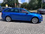 Skoda Octavia Combi RS Challenge - Skoda: Blau