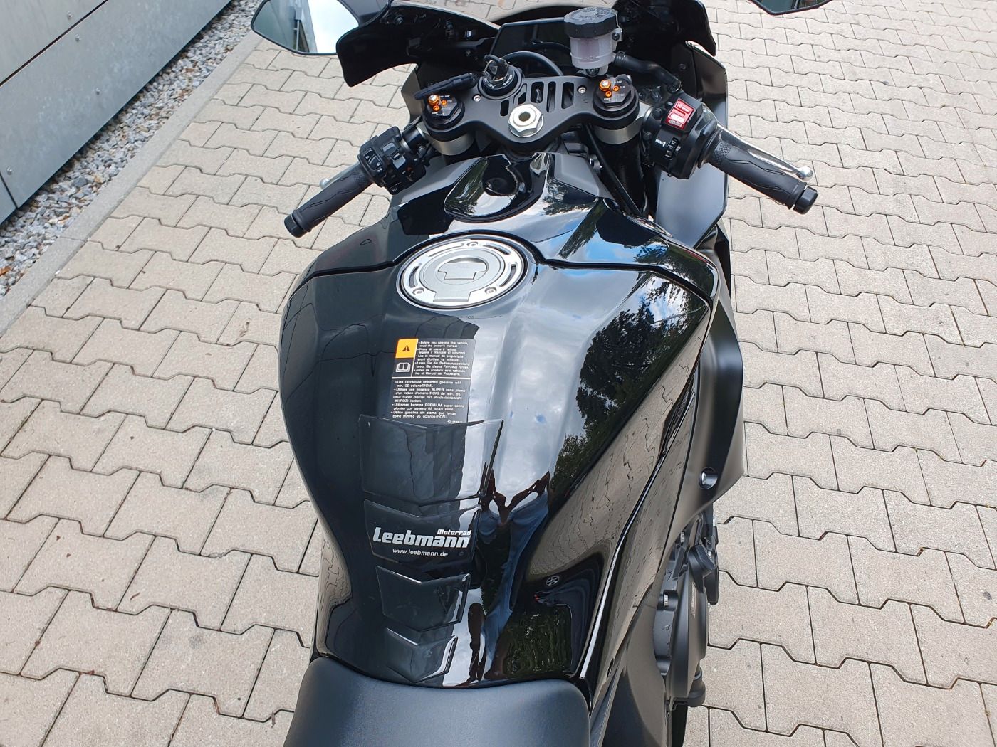 Fahrzeugabbildung Yamaha YZF R 1