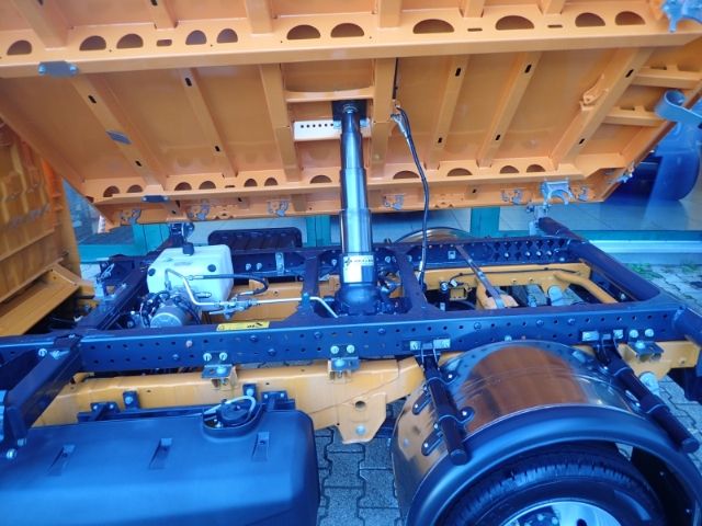Fahrzeugabbildung Piaggio Porter NP6 Meiller 3-Seitenkipper TWB 325 LPG LR