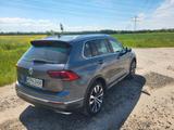 Volkswagen  Tiguan 2.0 TSI DSG 4Motion R-Line Vollausst. - VW Tiguan Gebrauchtwagen in Hannover