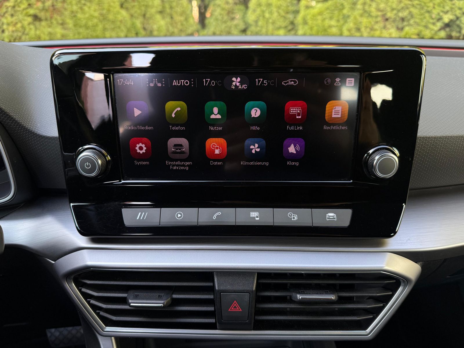Fahrzeugabbildung SEAT Leon ST 2.0TDI DSG FR-Line LED+SHZ+VIRT+ACC+MEMO